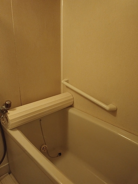 浴室に斜め手すりの設置