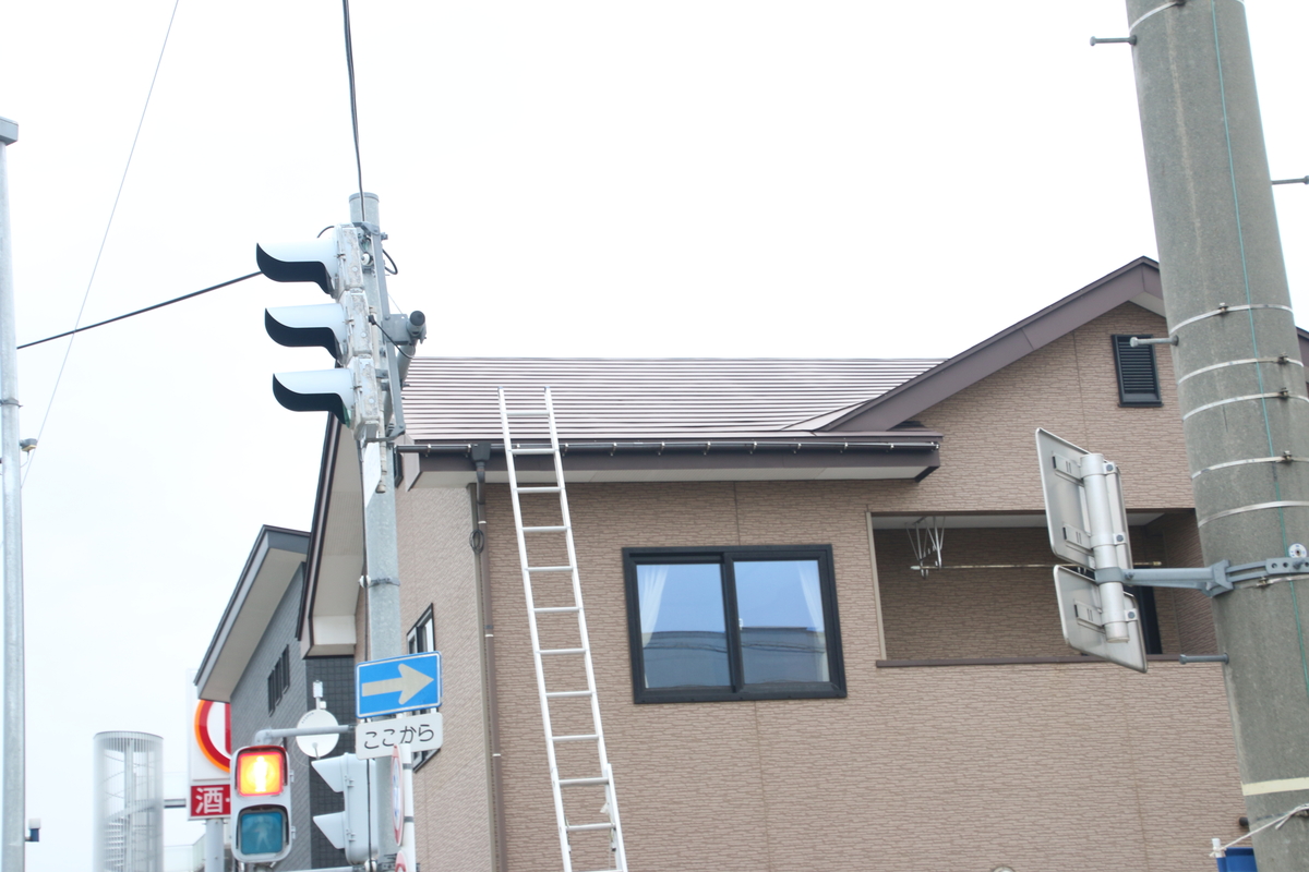 5.5寸勾配で谷になっている屋根