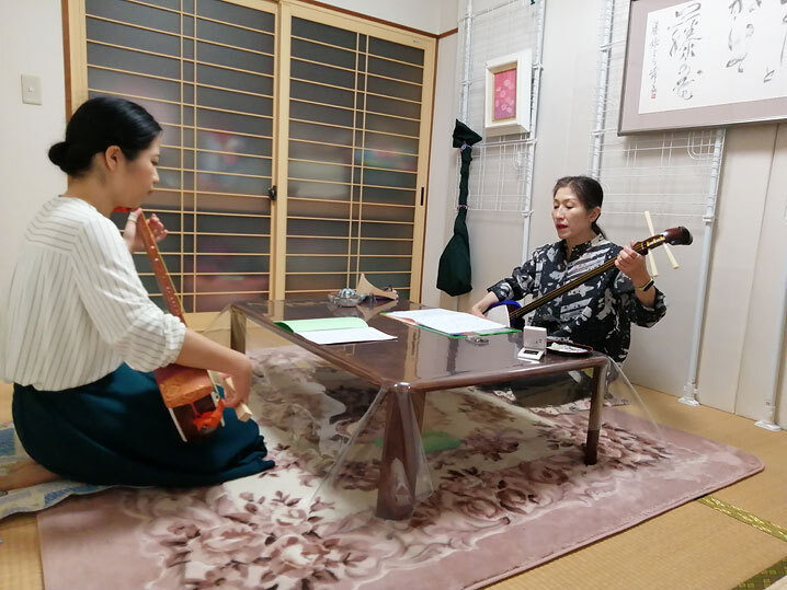 杵家弥江宏さん　三味線のレッスン風景