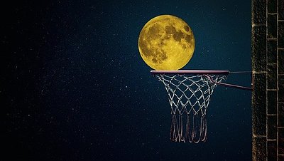 月とバスケットボール
