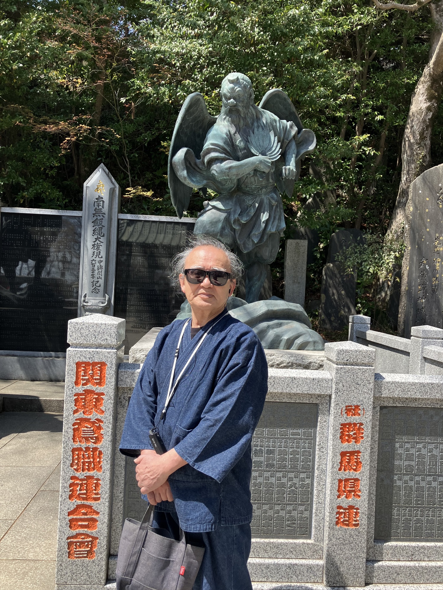 飯縄大権現小天狗の前にて