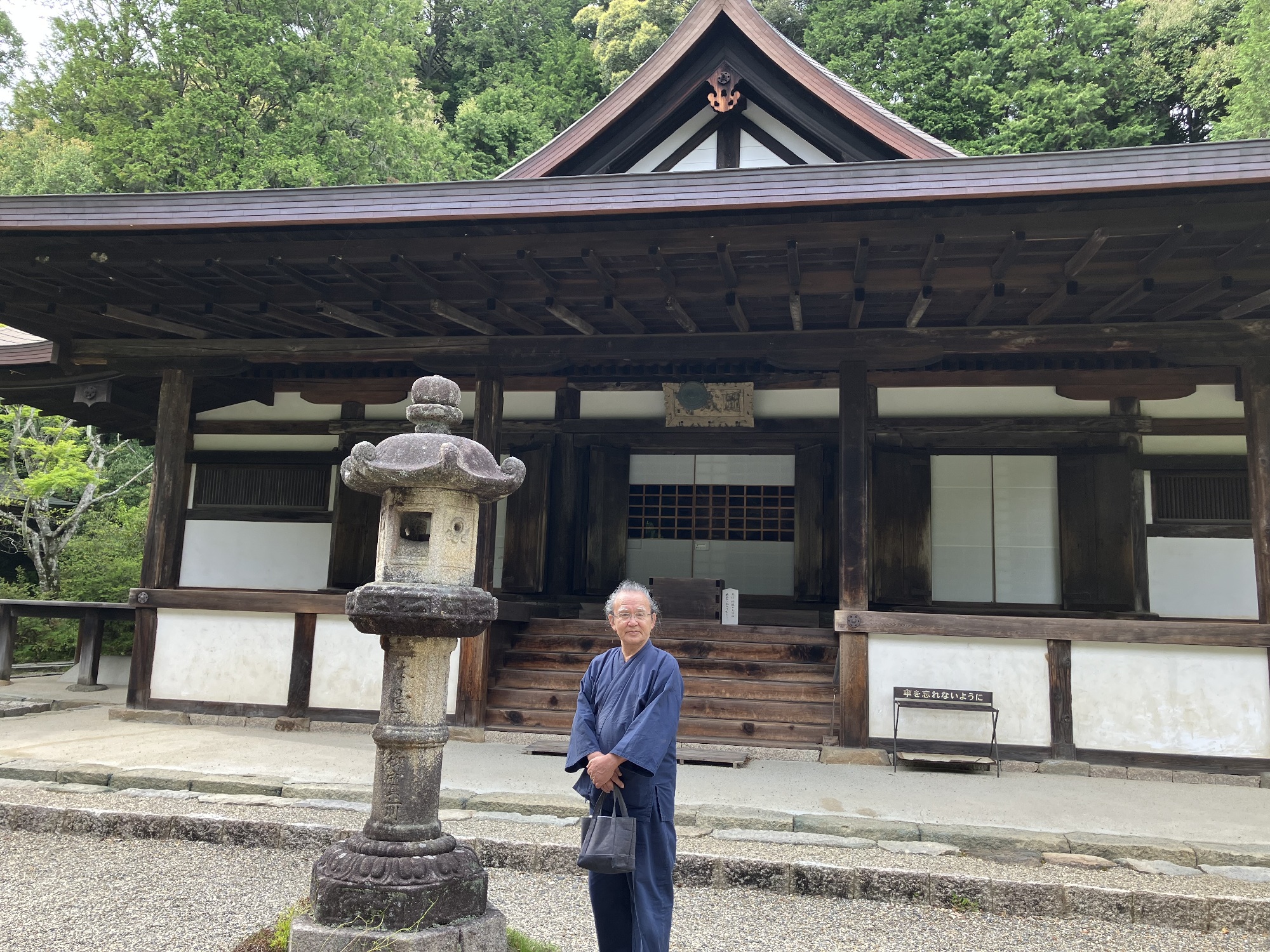 柳生街道沿いにある円成寺本堂