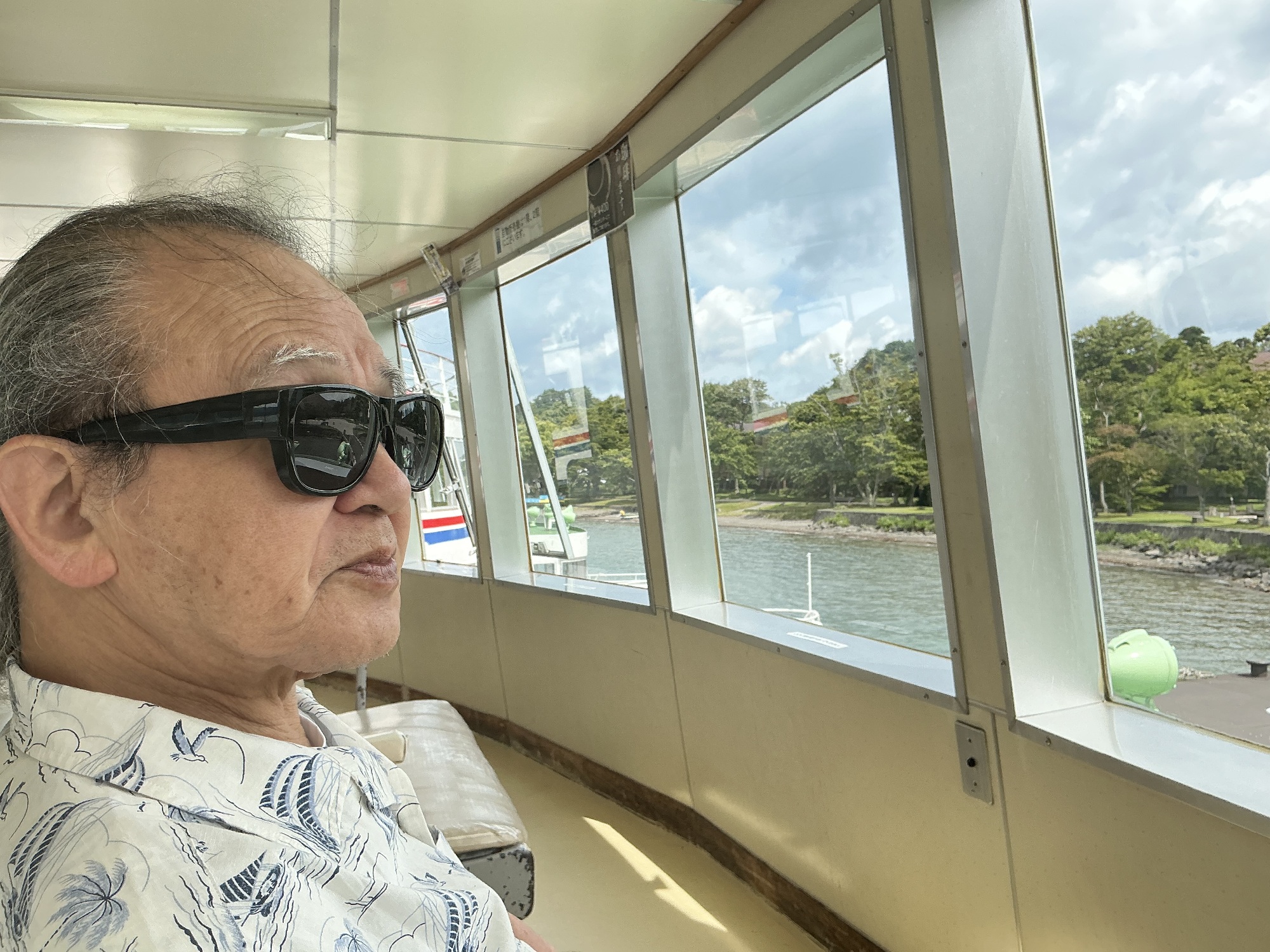 十和田湖遊覧船（双胴船）