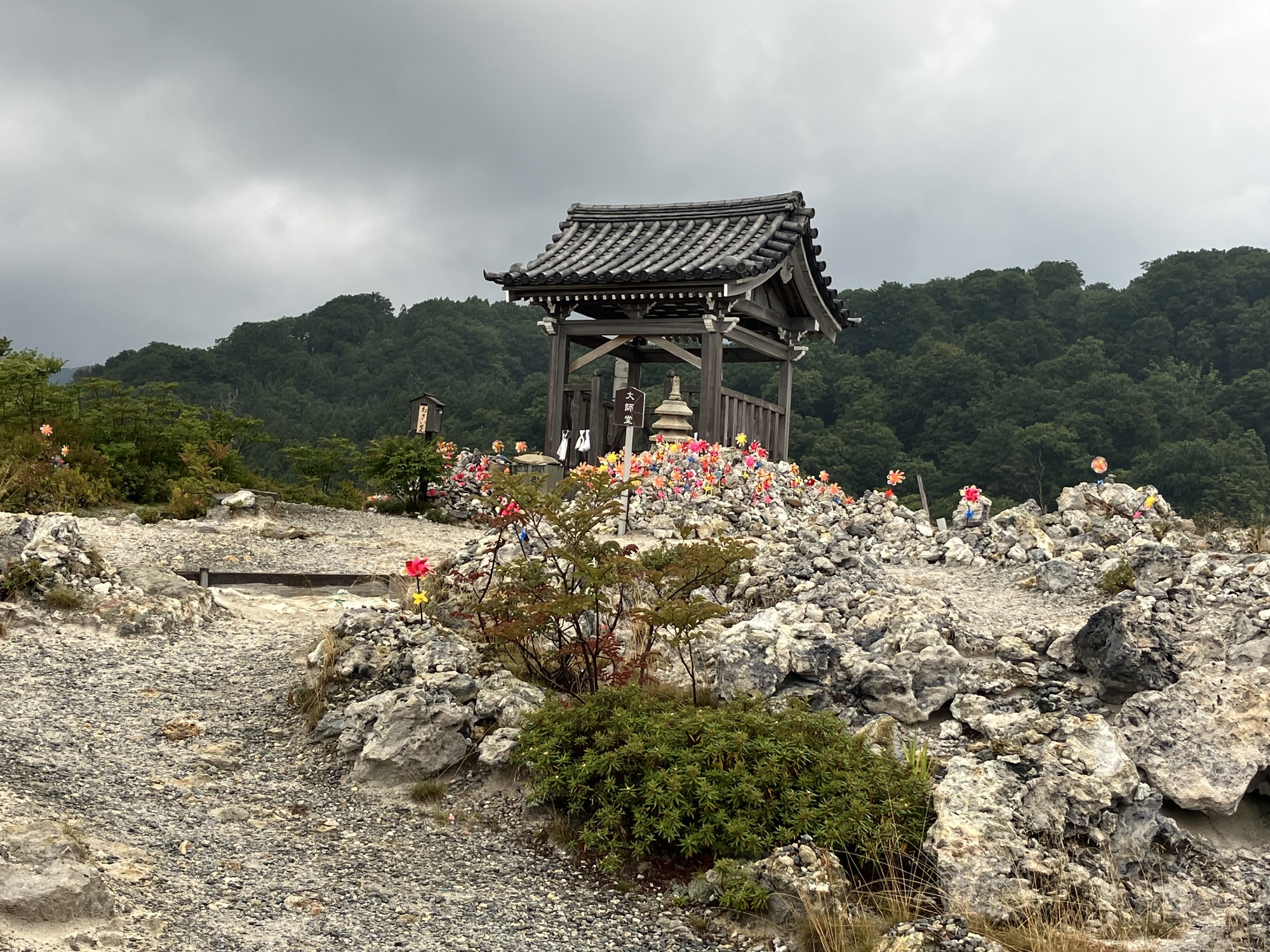 恐山　菩提寺　境内裏側の「地獄」「極楽浜」