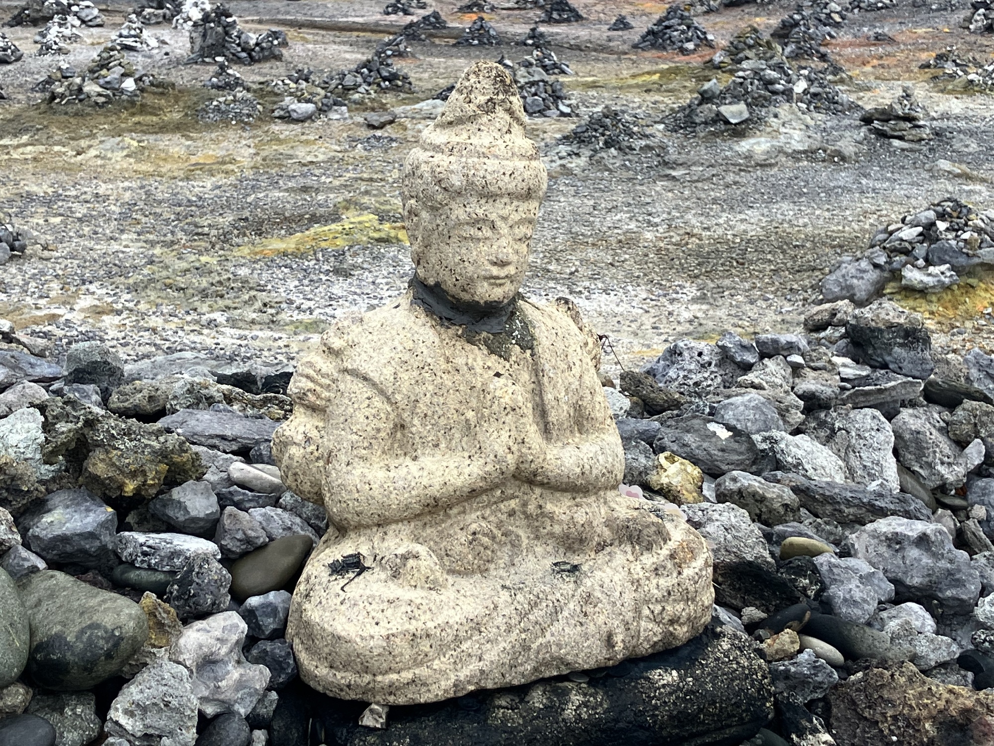 恐山　菩提寺　境内裏側の「地獄」「極楽浜」