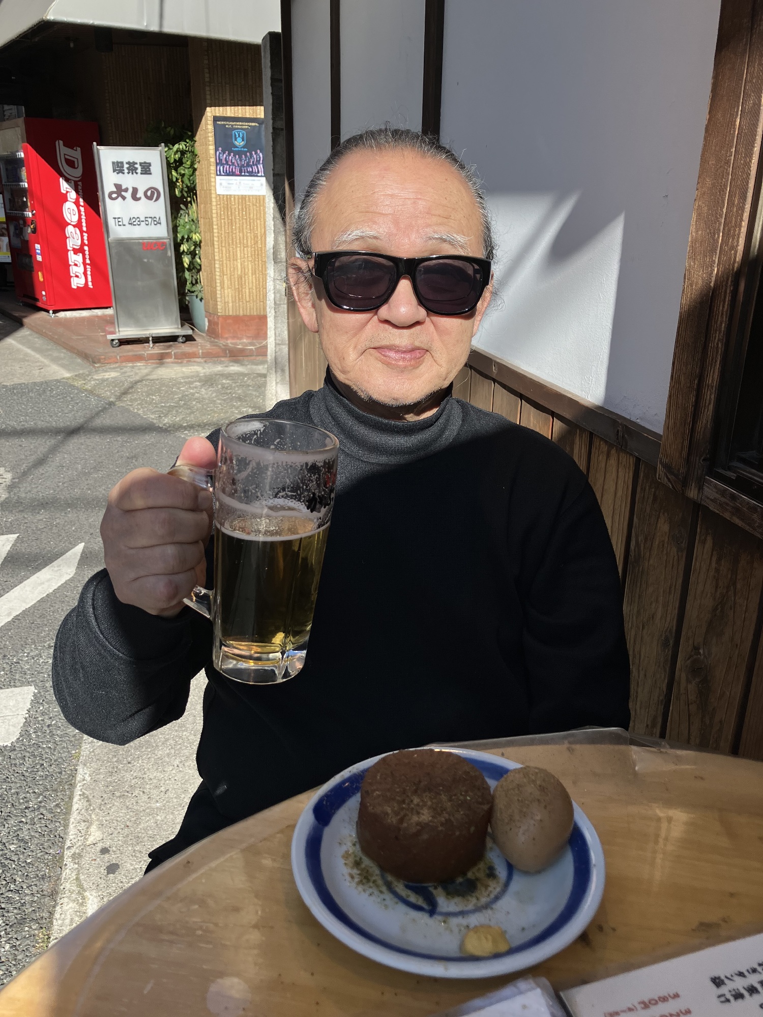 帰りがけに行きつけの居酒屋で乾杯！