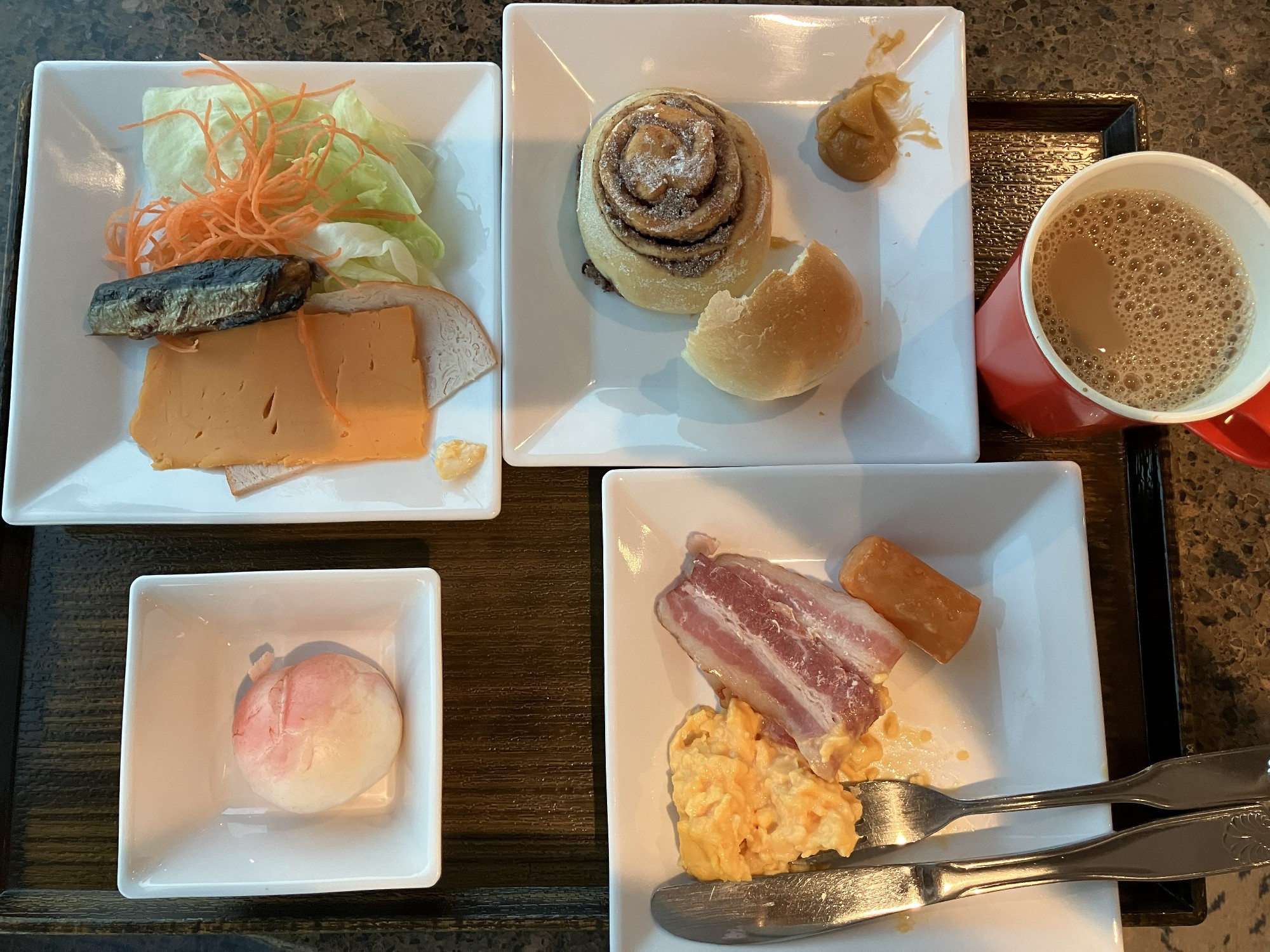 ビュッフェで朝食