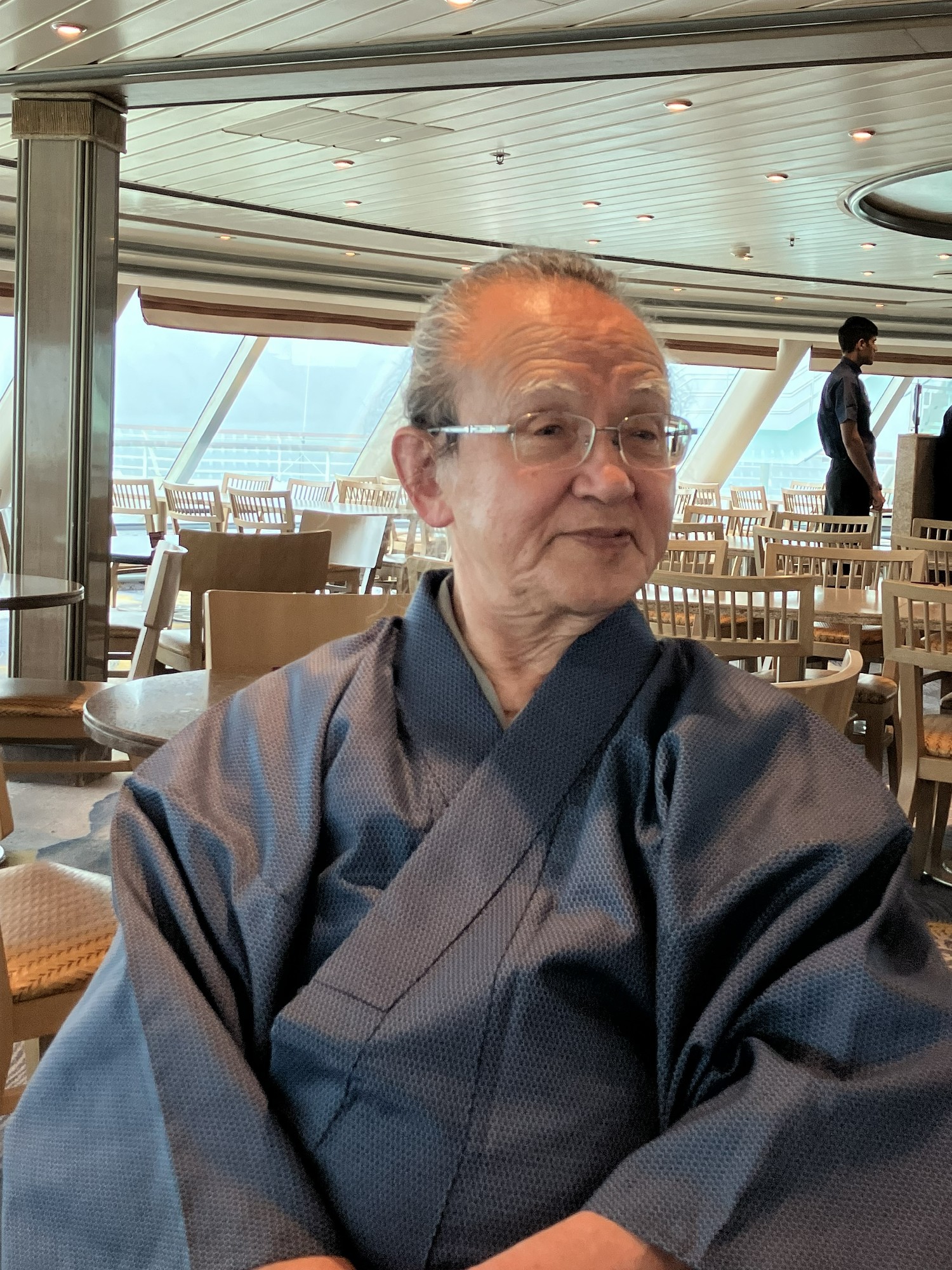 船内ウェルカームに参加
乗船客が皆々ドレスアップ