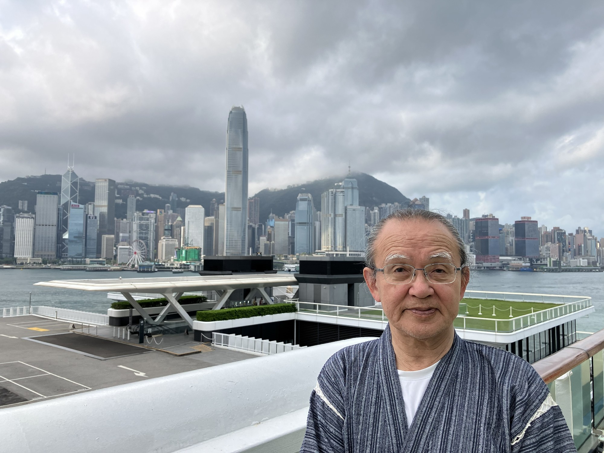 香港、最初の寄港地につきました
気温29度、船内