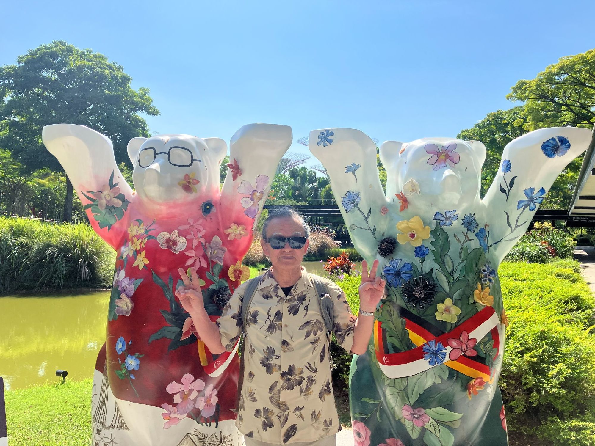 ガーデンバイザベイの入口に不思議なオブジェあり