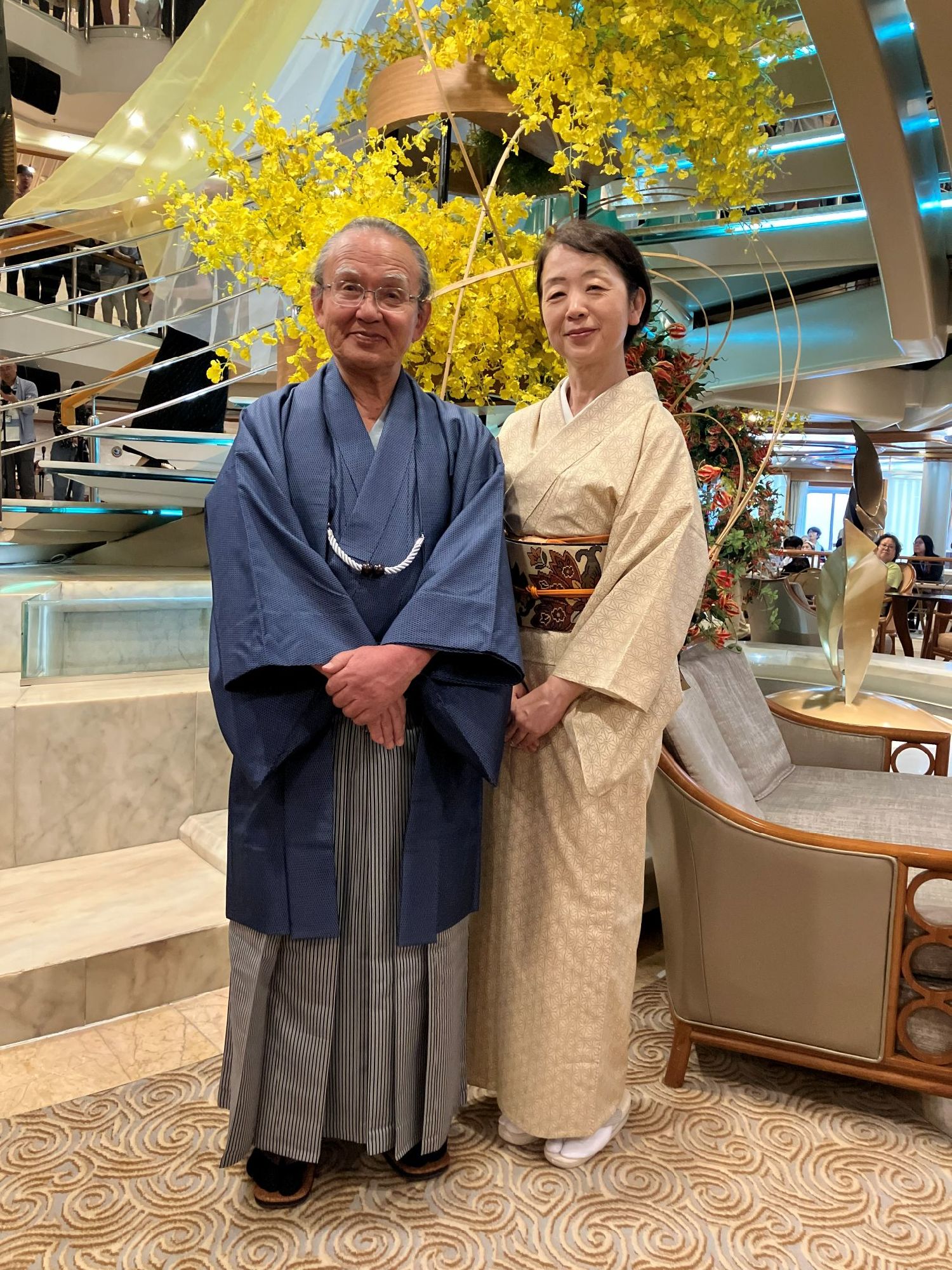 民族衣装ファッションショーに参加