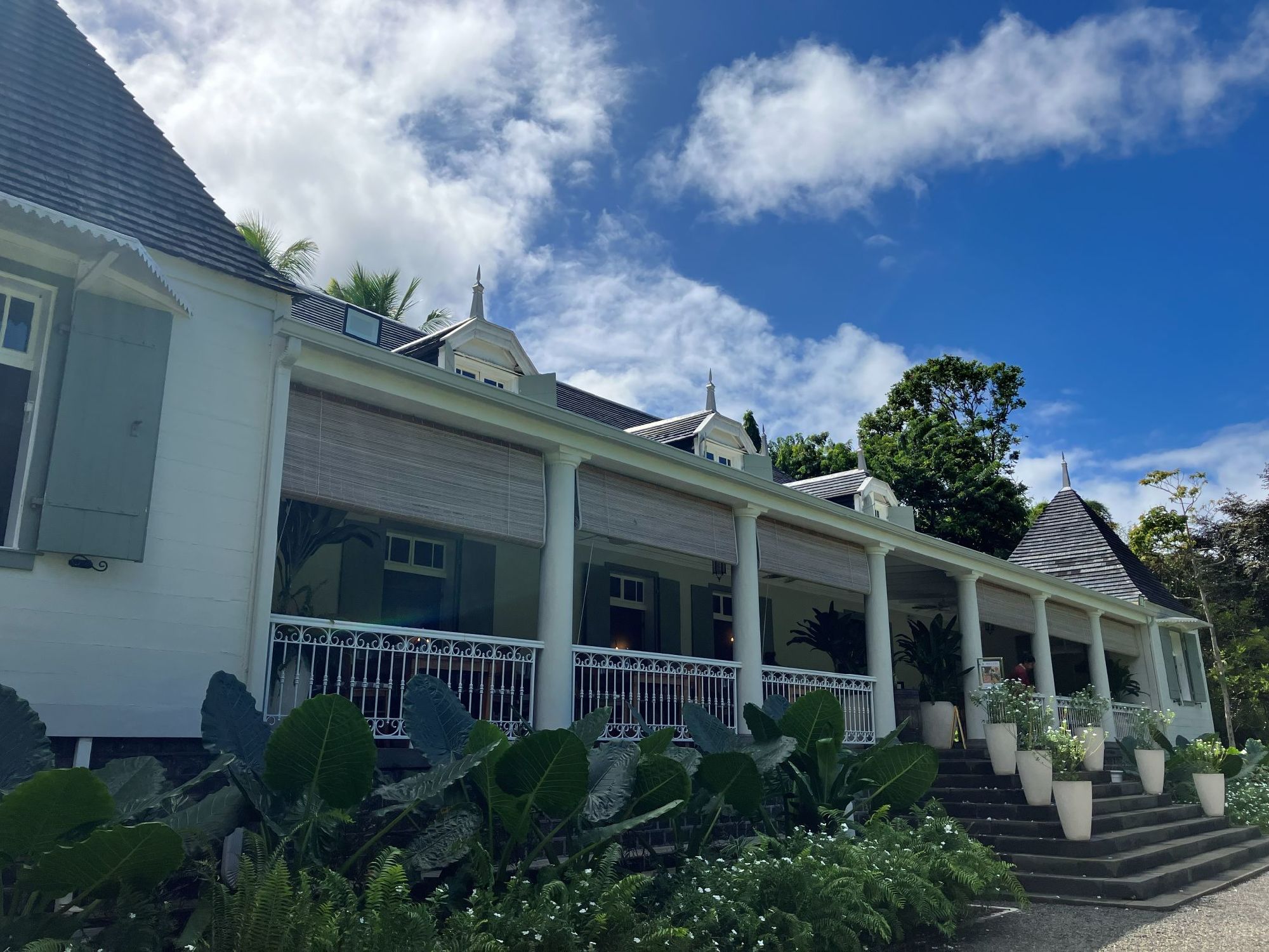 ランチの建物はフランス植民地時代の名残