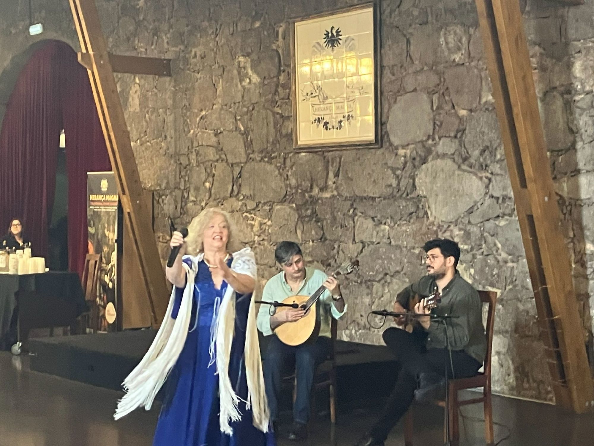 ポルトガルの民族歌曲、ファド公演を鑑賞、ワインセ
