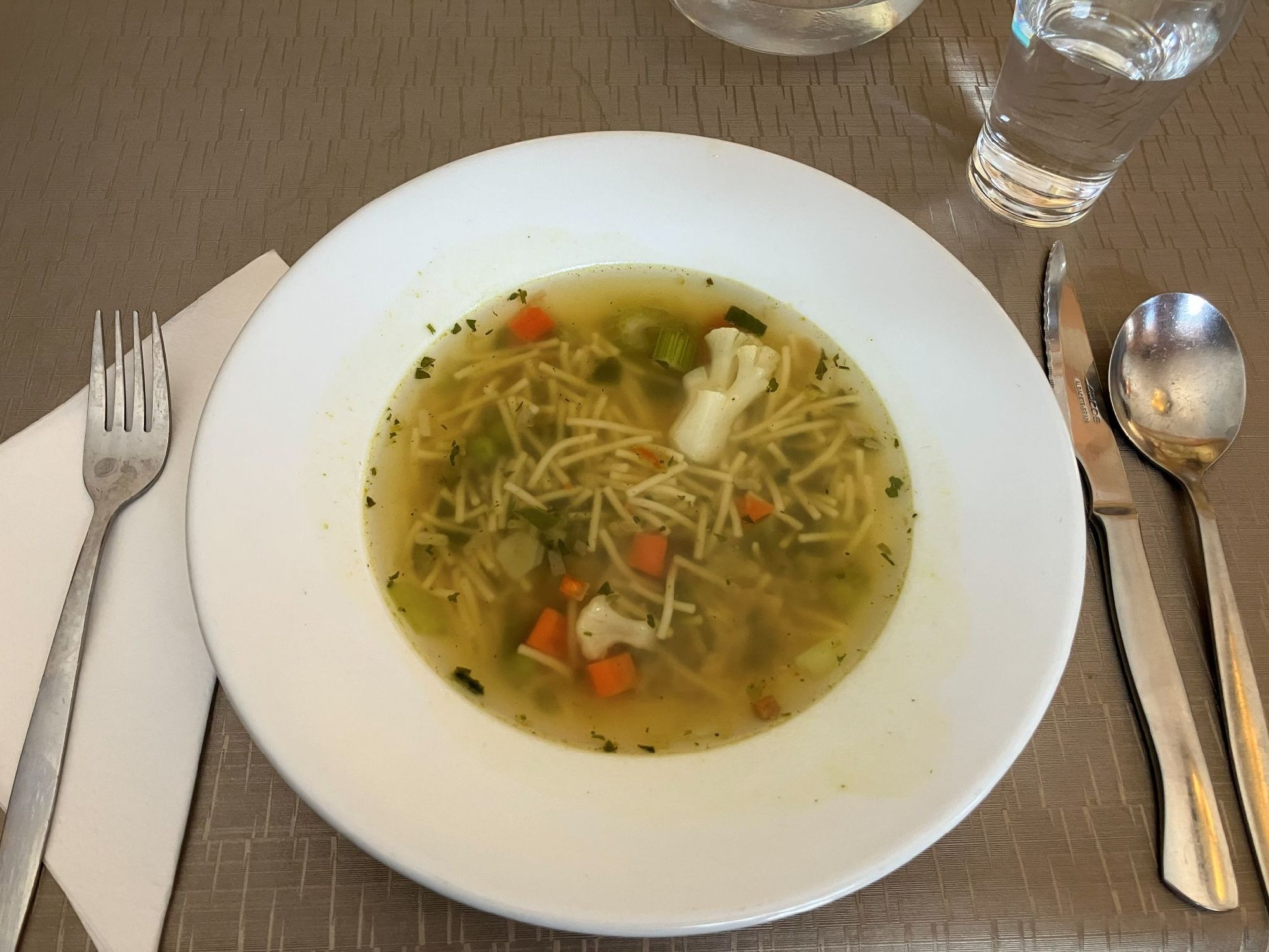 まずはスープ