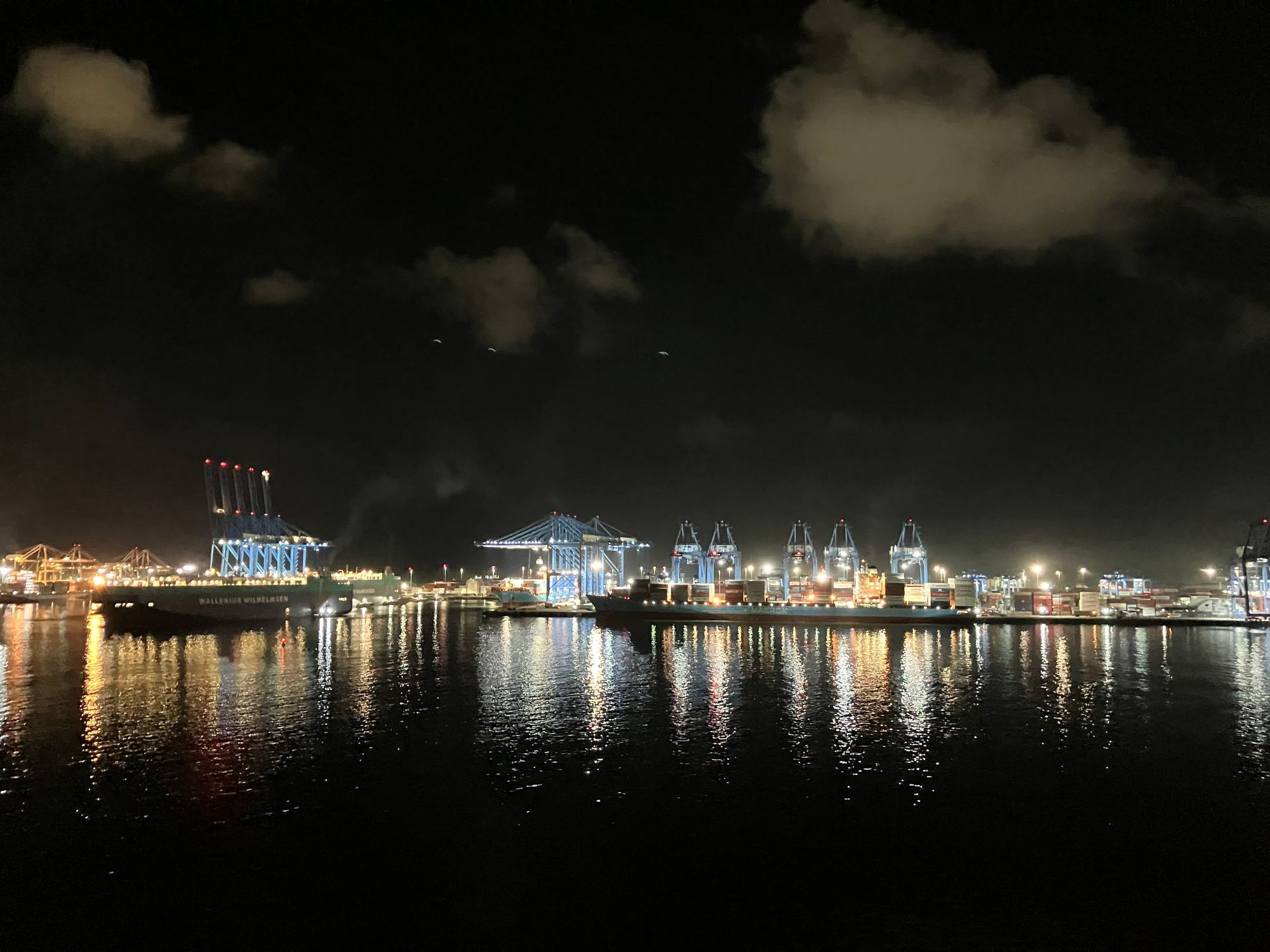 クリストバル港の夜景