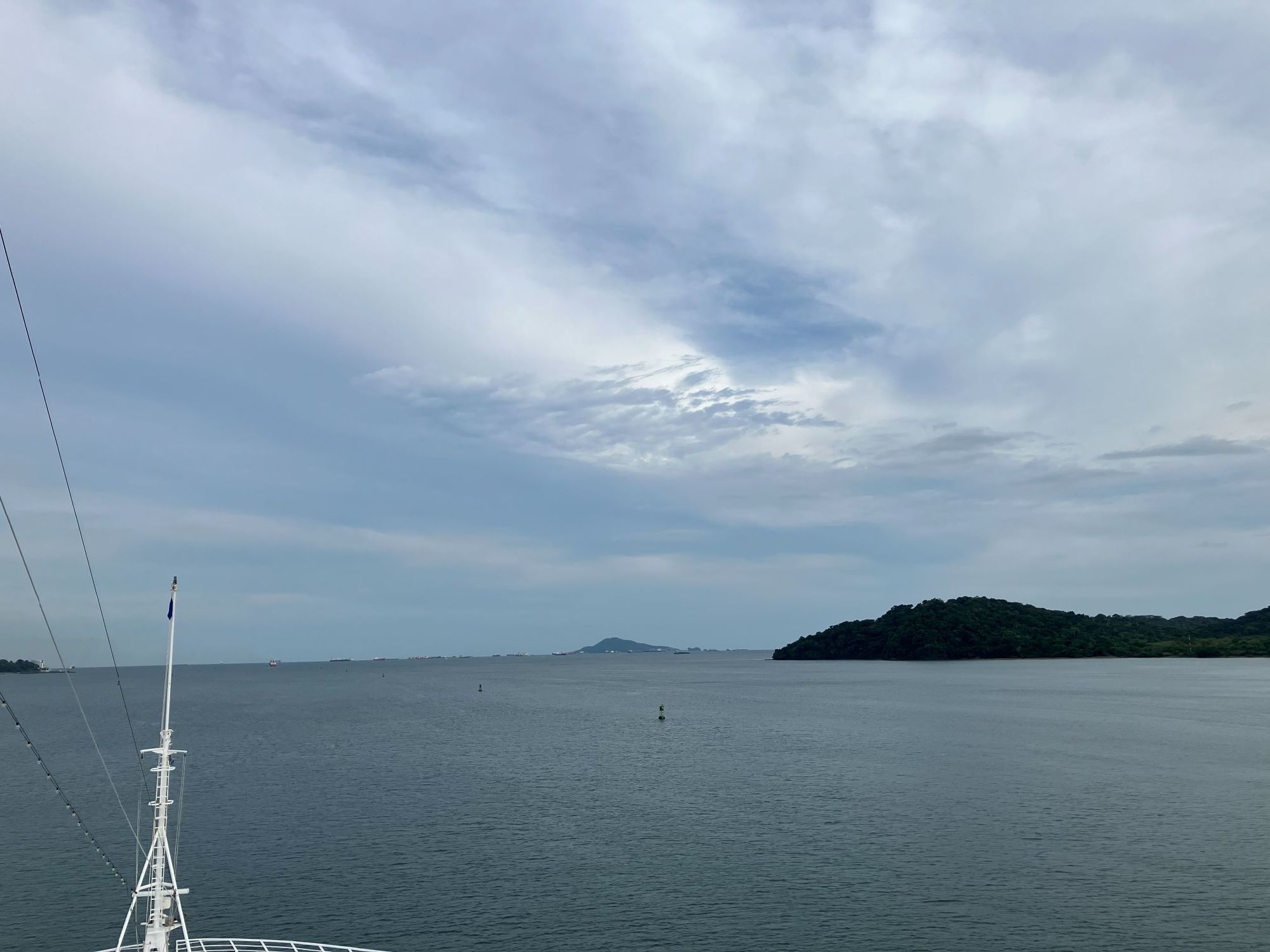 パナマ運河を抜けて太平洋に出ました