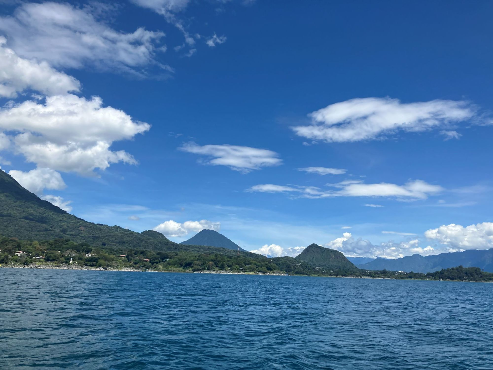アティトラン湖周遊