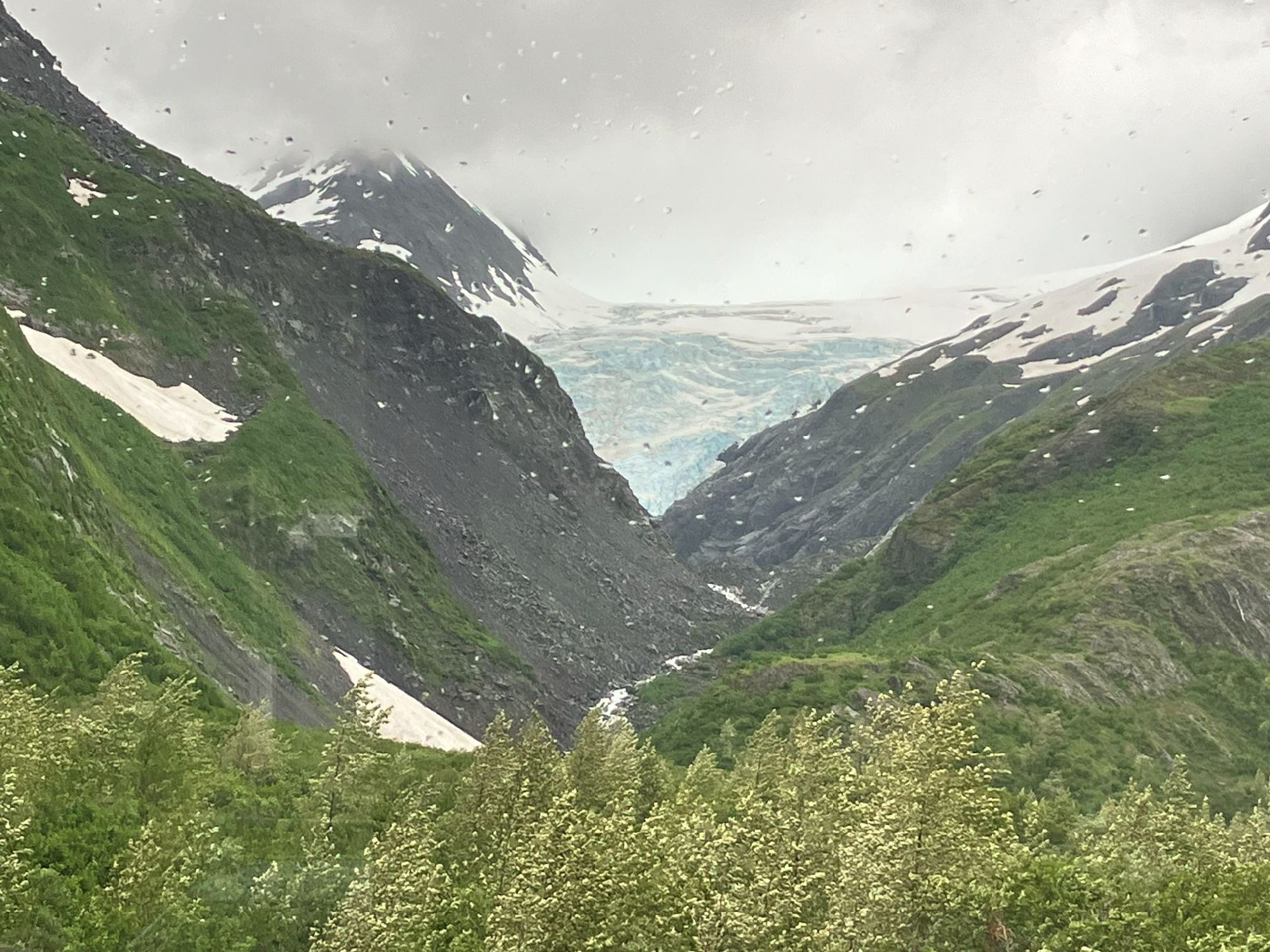 世界最大級の氷河