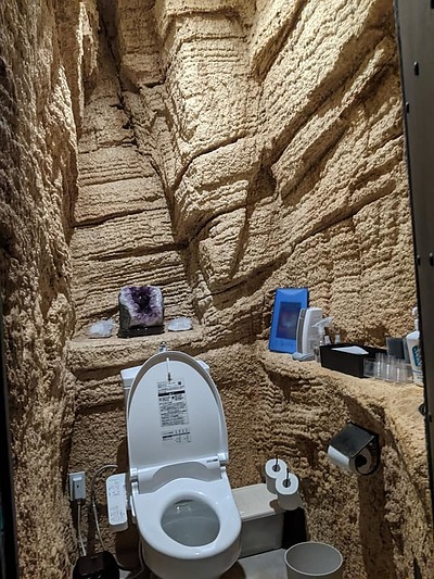 クリスタルヒーリングカフェ洞窟トイレ