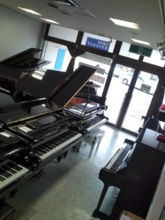 工房内のピアノ