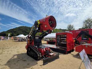 無人走行放水ロボット「エアコア」