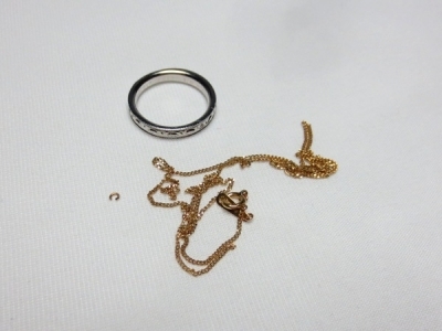 金ネックレスとプラチナ指輪