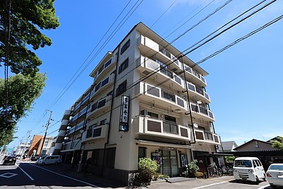 塗ったのは外壁、増えたのは愛着。仕上げの一手は、雲のサイン。