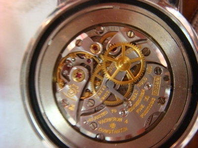 一日に691.200回転動いている機械式時計 3cm～4㎝の機械の中で。 :時計 