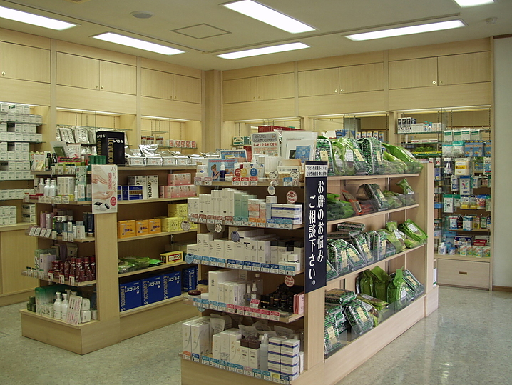 ●越島漢方薬局の店内