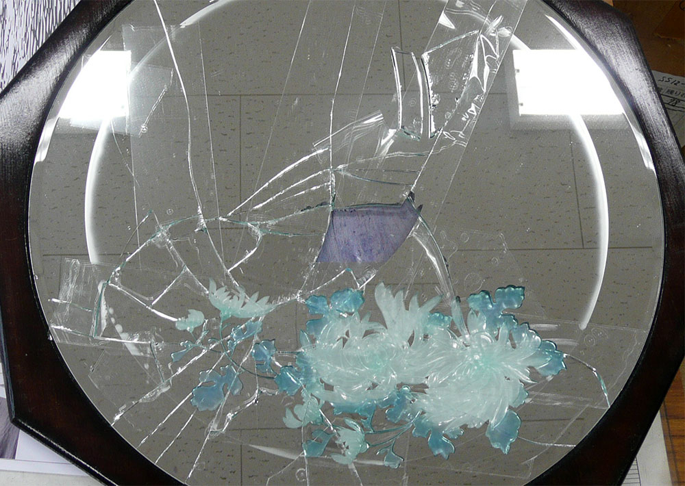 割れた鏡をトレースします エッチングミラー ガラス工芸 松岡順子 マイベストプロ福岡
