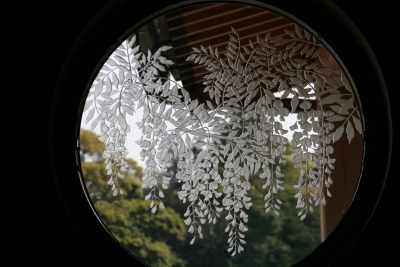 藤の花　丸窓　エッチング　ガラス　