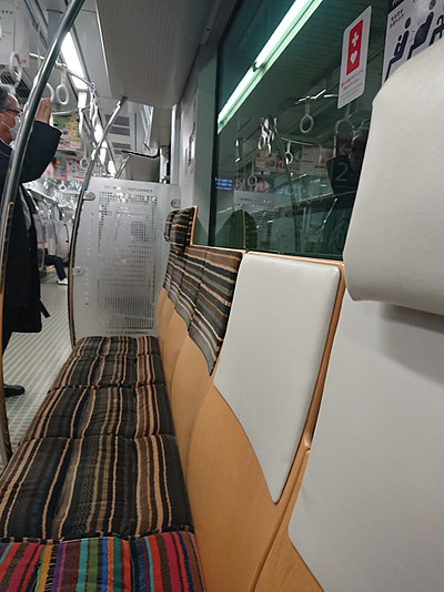 JR九州　地下鉄　ポリカ袖仕切り　デザインスリ加工　サンドブラスト　コロナの影響　電車　非常事態宣言　天神地下街