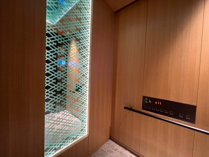 パターンデザインミラー　装飾ミラー　鏡