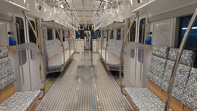 JR九州　ポリカーボネート　袖仕切り　水戸岡鋭二