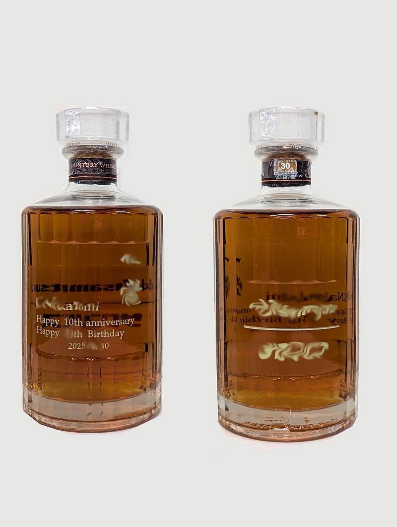 ラベルを残し、金文字で刻む60周年記念のマグナムボトル ラベルを残し、金文字で刻む60周年記念のマグナムボトル