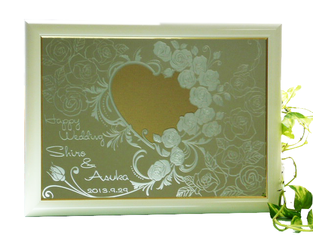 鏡に彫って裏から写真入れるタイプ