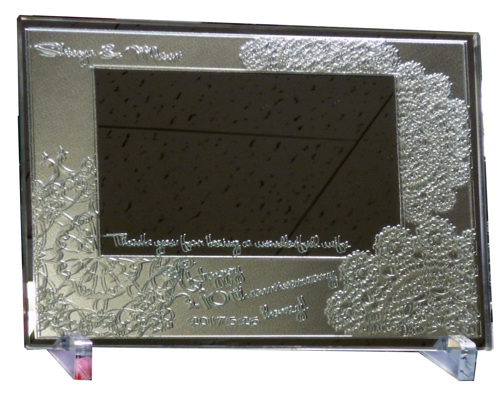 メッセージを沢山彫ったデザイン