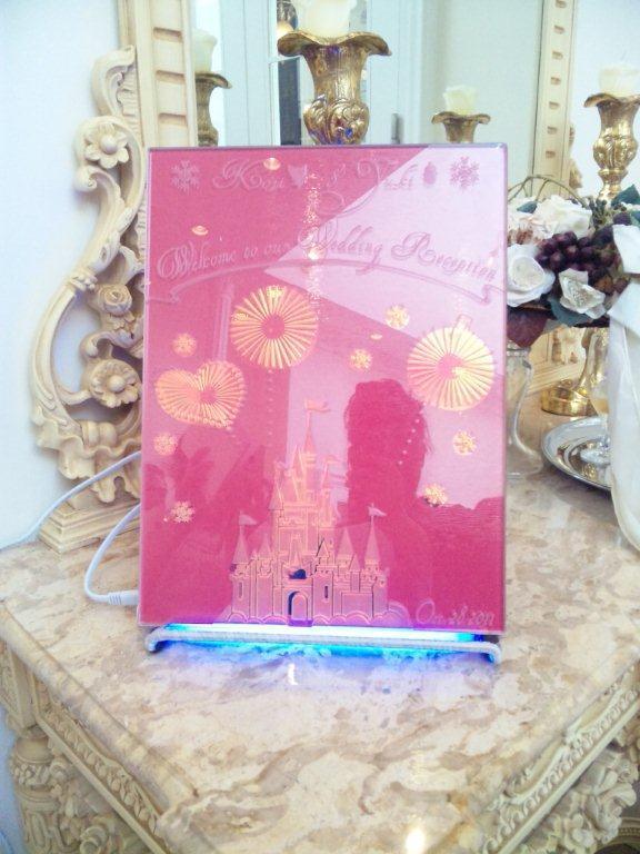 ガラスに彫って裏にピンクの紙でアレンジ