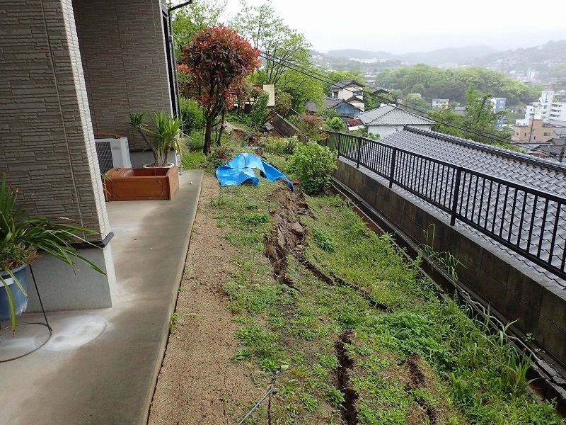 崩壊した宅地の状況