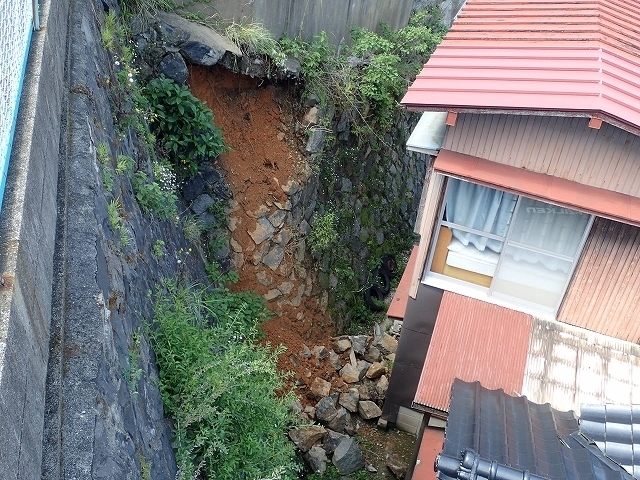 崩壊した宅地の状況