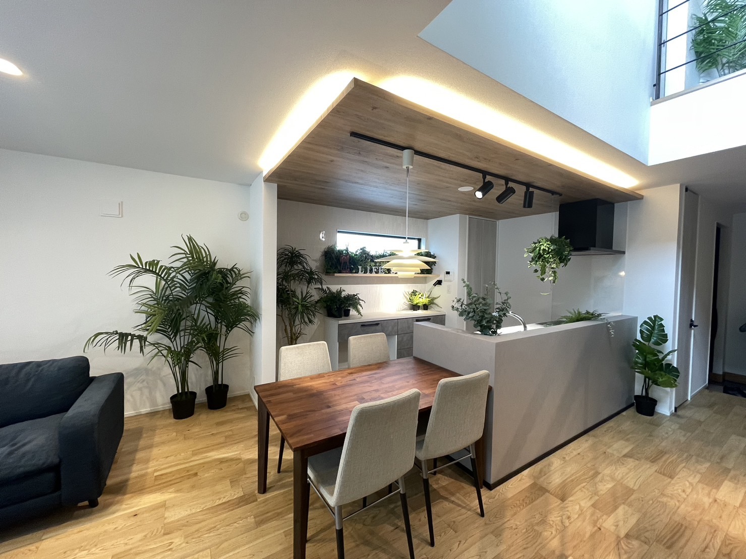 間接照明が印象的なLDK