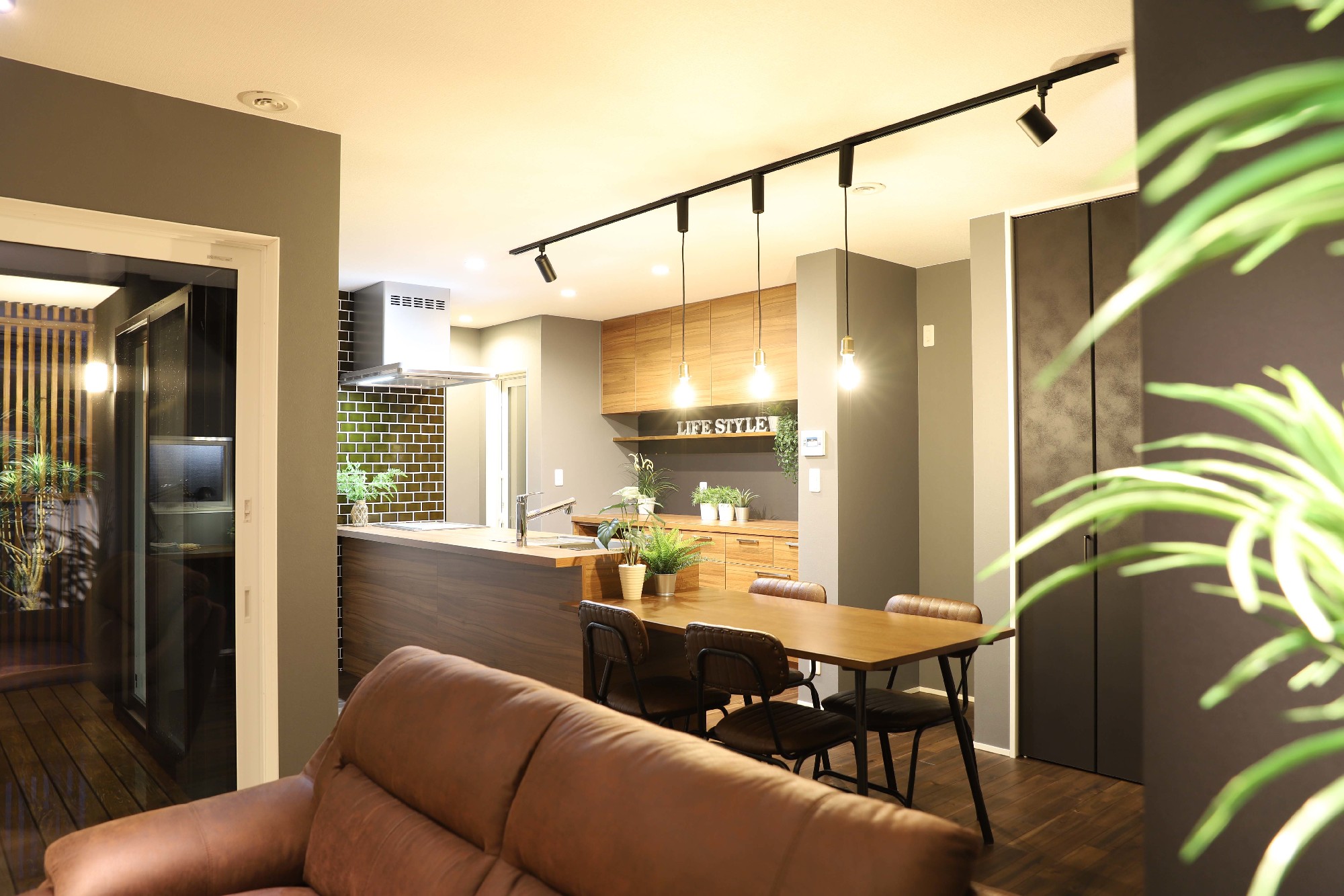 中庭がみえるLDK