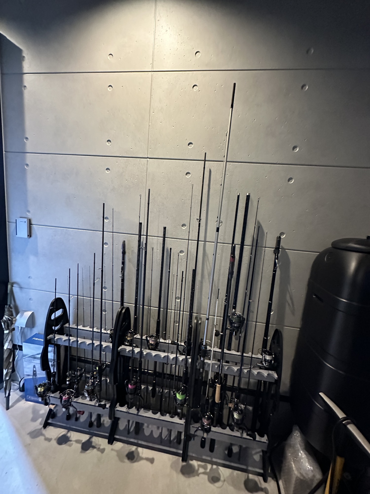 趣味の道具を収納できるガレージ