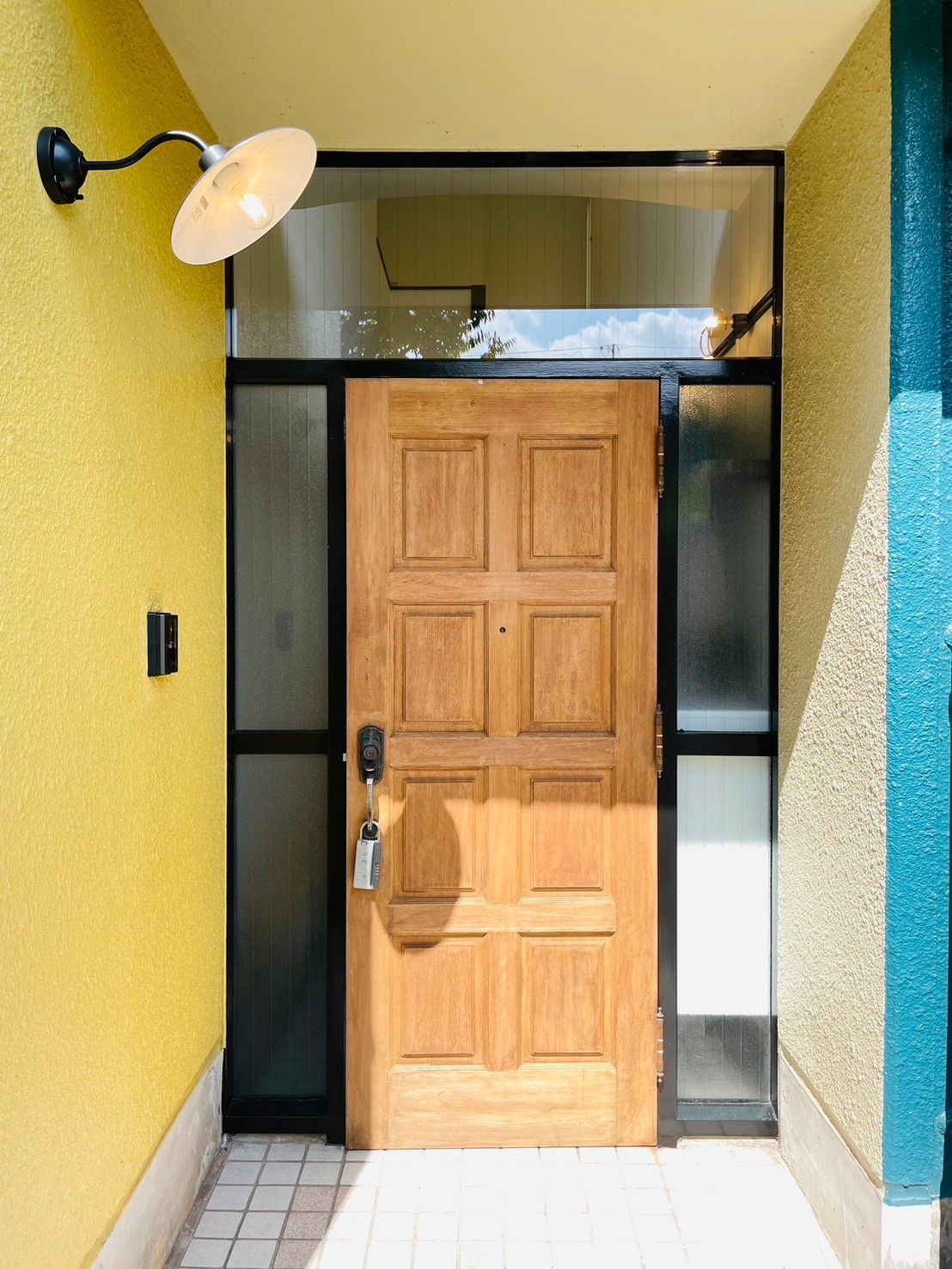 既存の物を職人が磨き上げた玄関ドア