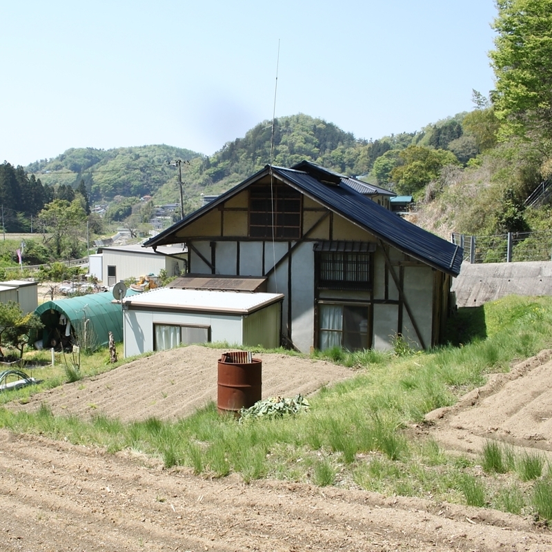 農家住宅と畑