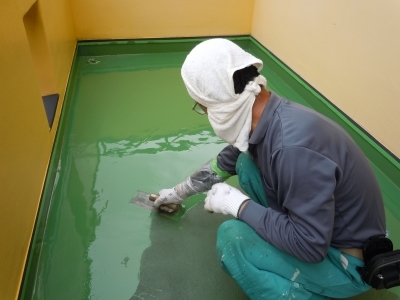 コテによるウレタン防水層施工