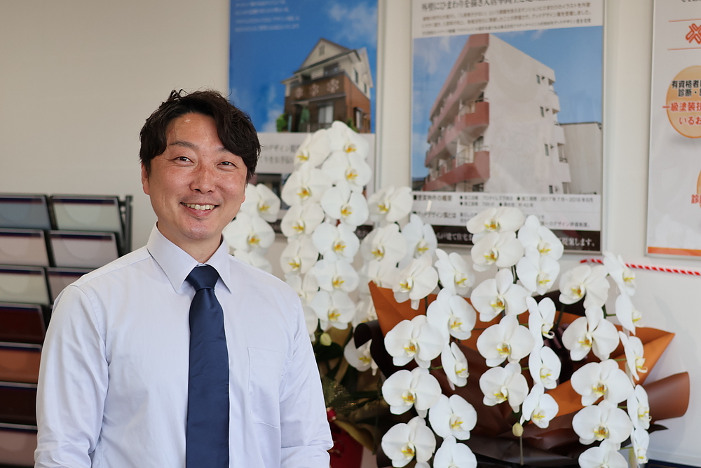 「屋根に積もった雪の滑りが悪くなったと感じたときも、塗り替え時です」