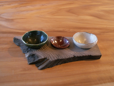 陶器の小器と古木