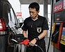 軽油の車にレギュラーガソリンを入れたらどうなる? 絶対NGな行動と、エンジン崩壊を防ぐプロの緊急対処法