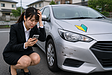 初めて買った車をぶつけてしまった新卒・若葉マークの方へ。パニックにならないための「3つの手順」とプロの温かいサポート